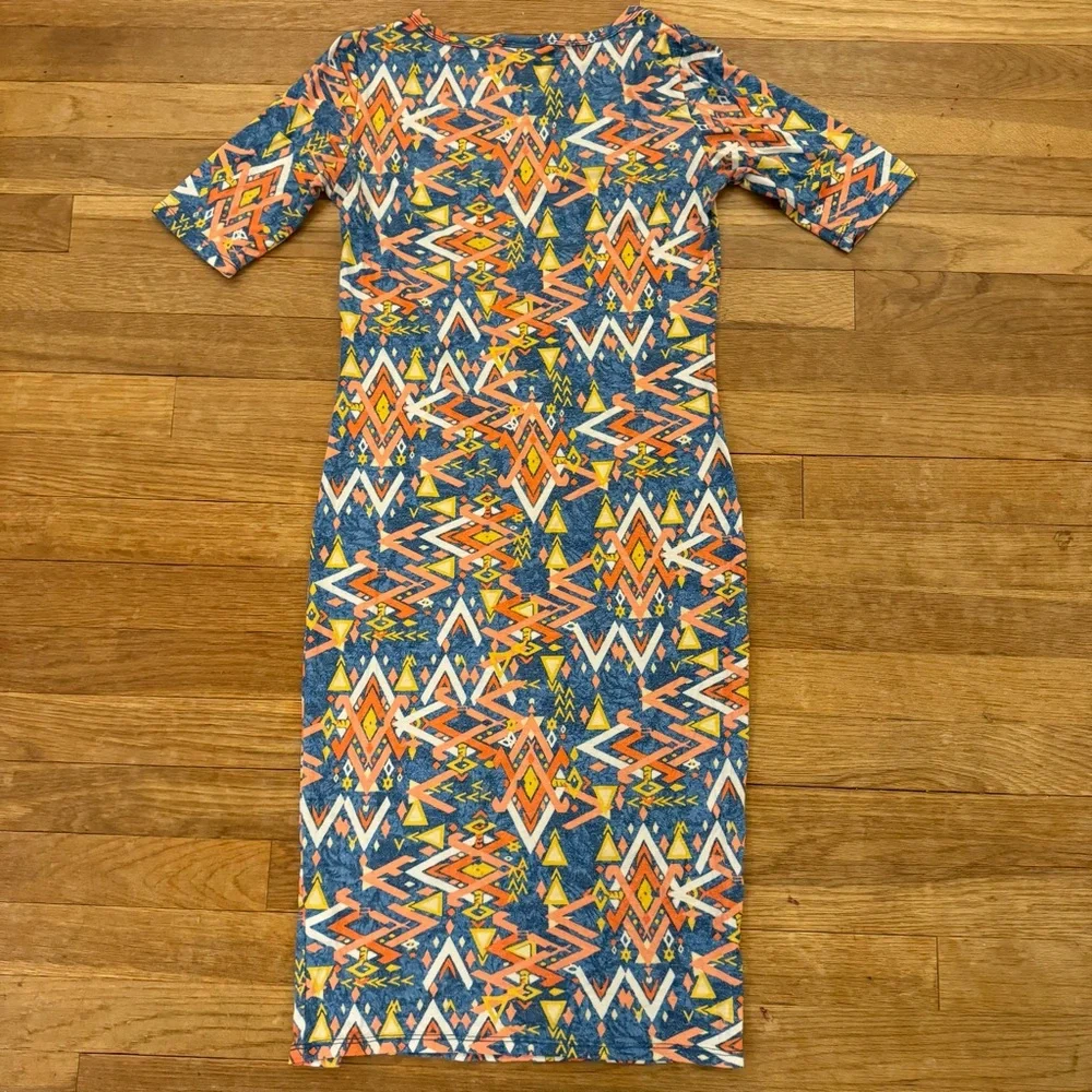 LulaRoe blue pink orange yellow short sleeve knee length shirt dress sz XXS
b62 - Picture 4 of 4